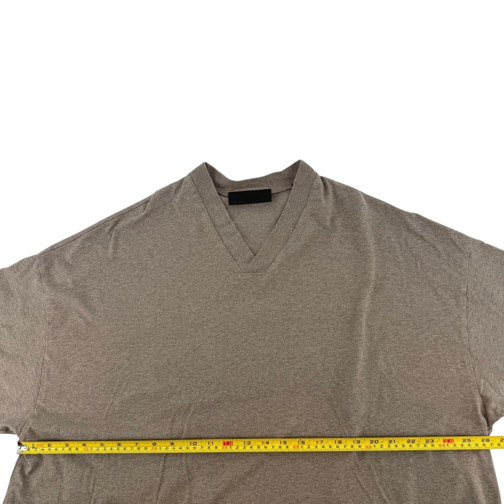 Fear of God Essentials Mens V-Neck Oversized T-Shirt Taupe Tan Logo Large - Picture 9 of 11